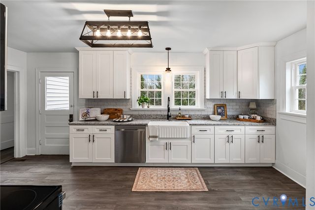 702 Irving St, Farmville, VA 23901