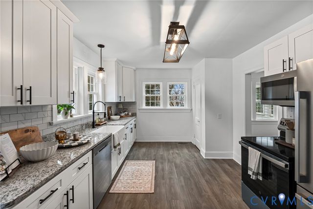 702 Irving St, Farmville, VA 23901