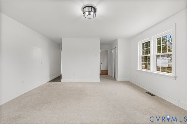 702 Irving St, Farmville, VA 23901