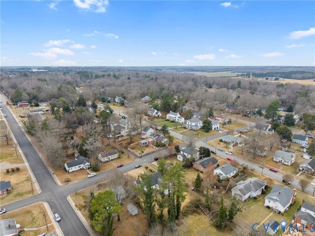 702 Irving St, Farmville, VA 23901