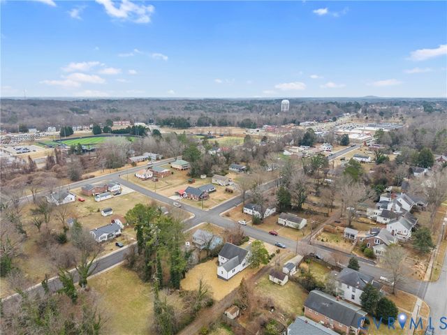 702 Irving St, Farmville, VA 23901