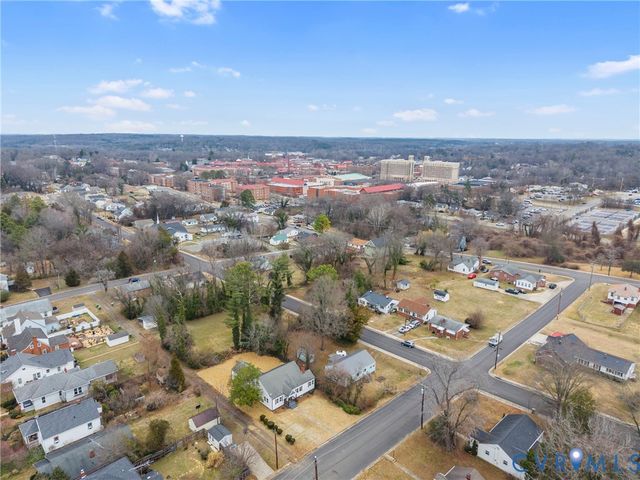 702 Irving St, Farmville, VA 23901