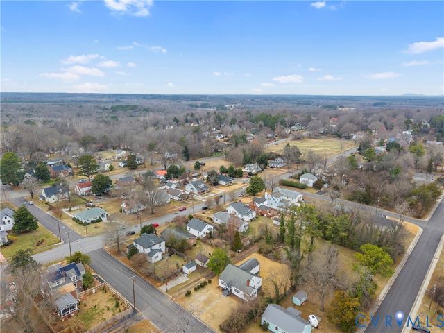 702 Irving St, Farmville, VA 23901