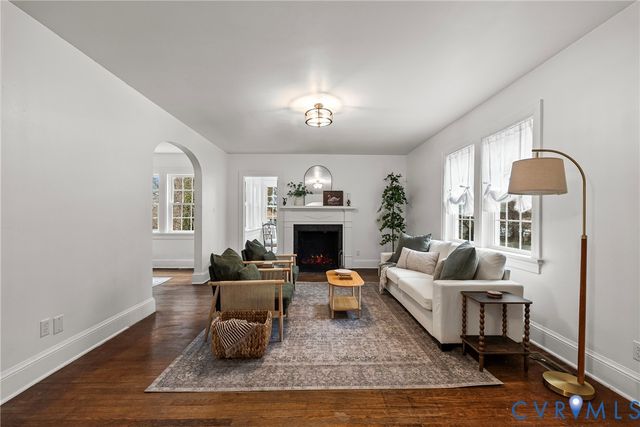 702 Irving St, Farmville, VA 23901