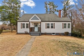 702 Irving St, Farmville, VA 23901