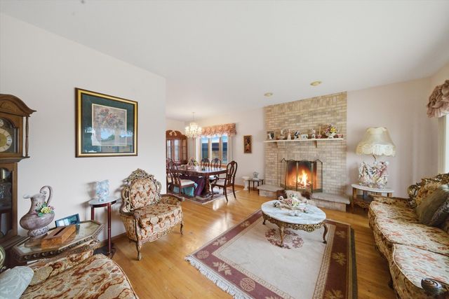 4818 N Sayre Avenue, Chicago, IL 60656