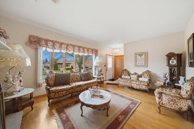 4818 N Sayre Avenue, Chicago, IL 60656