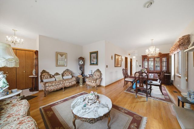 4818 N Sayre Avenue, Chicago, IL 60656