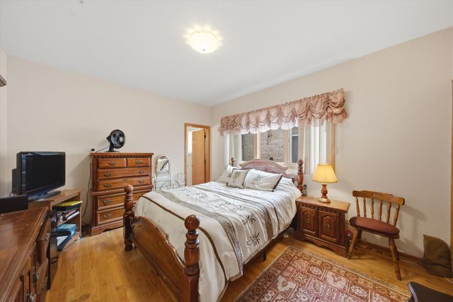 4818 N Sayre Avenue, Chicago, IL 60656