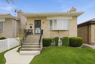 4818 N Sayre Avenue, Chicago, IL 60656