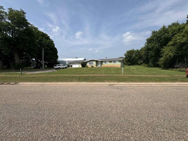 2333 RUNWAY DRIVE, Waupaca, WI 54981