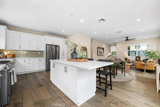 2258 Synergy, Irvine, CA 92614