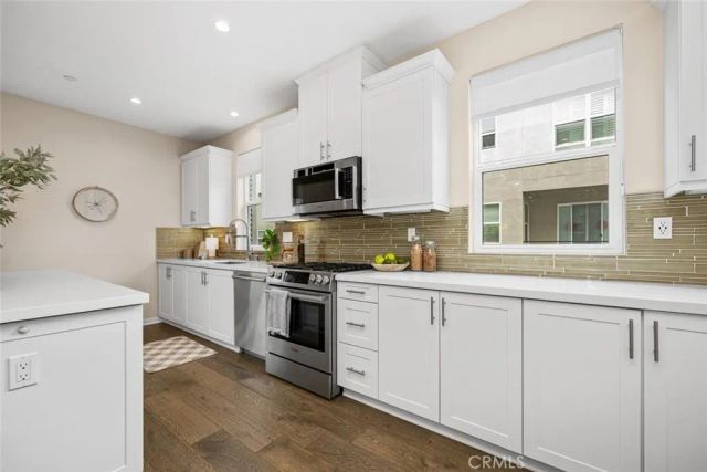 2258 Synergy, Irvine, CA 92614