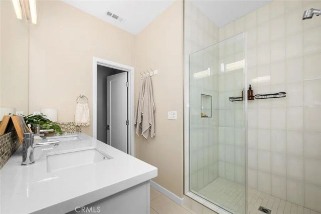 2258 Synergy, Irvine, CA 92614