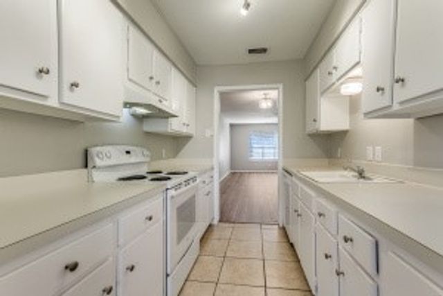 13842 Methuen Green Lane, Dallas, TX 75240