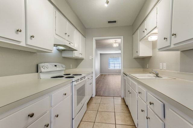 13842 Methuen Green Lane, Dallas, TX 75240