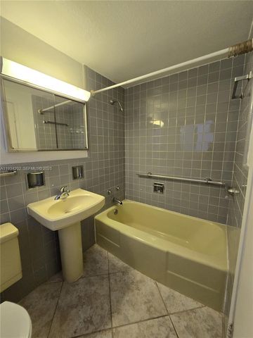 3201 SE 12th Street B3, Pompano Beach, FL 33062