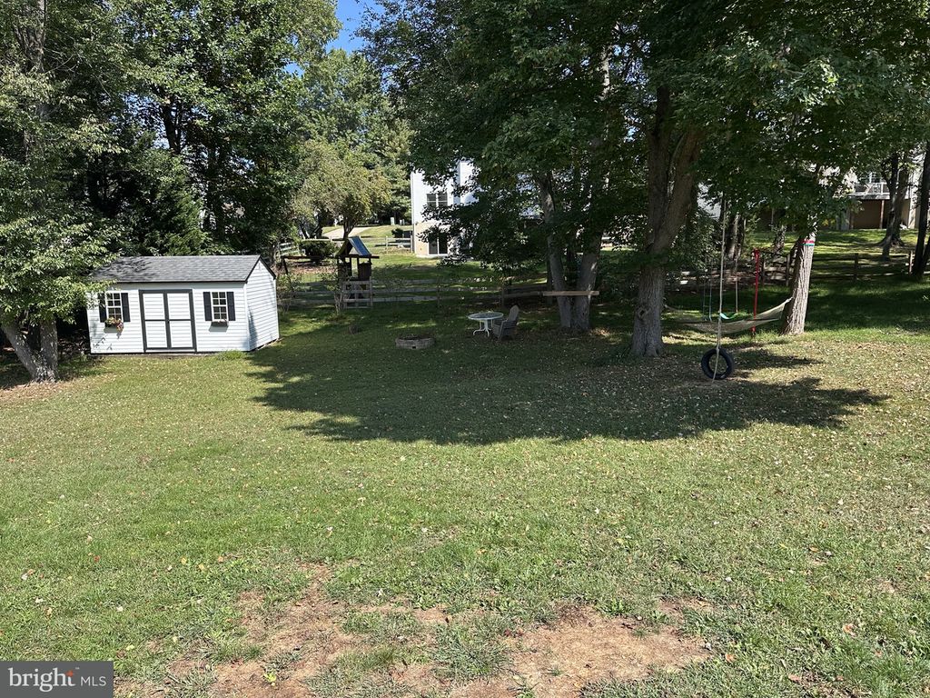 Image 2 of property listing at 129 W MILL STATION DR, Newark, DE 19711