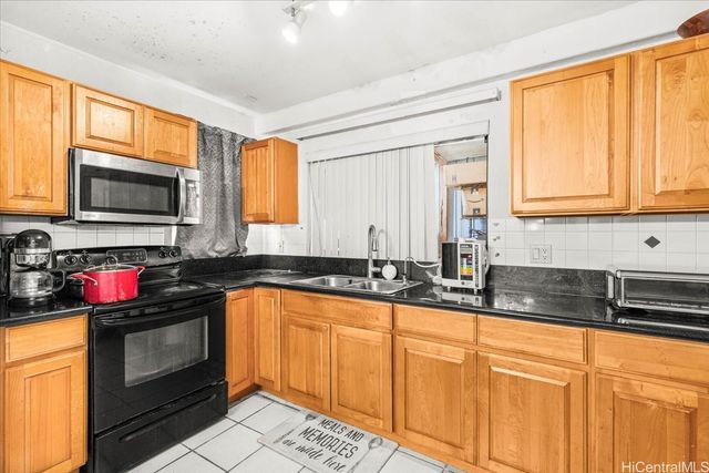 98-1285 Hoohuali Place, Pearl City, HI 96782