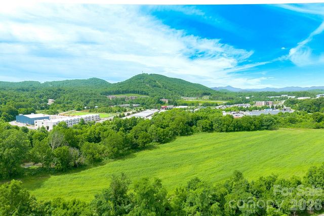 102 Rough Point Court, Asheville, NC 28806