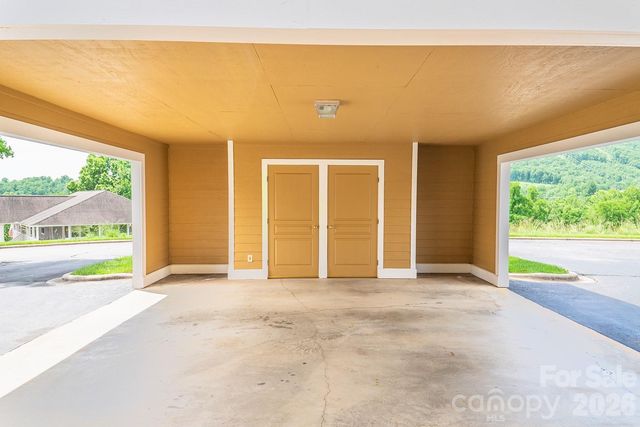102 Rough Point Court, Asheville, NC 28806