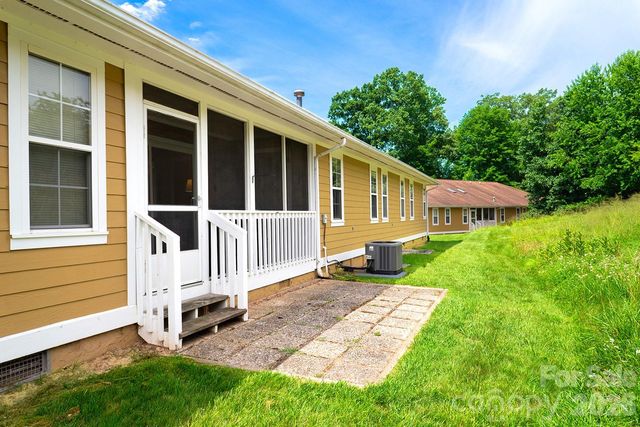 102 Rough Point Court, Asheville, NC 28806
