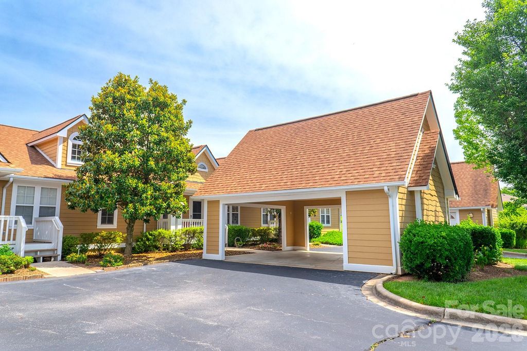 102 Rough Point Court, Asheville, NC 28806