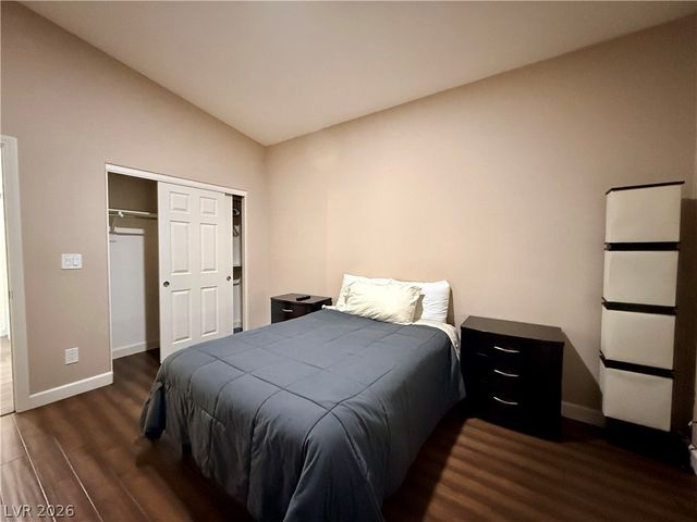 8565 Hogan Falls Circle, Las Vegas, NV 89123