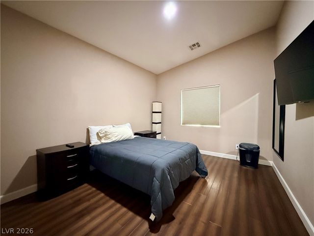 8565 Hogan Falls Circle, Las Vegas, NV 89123