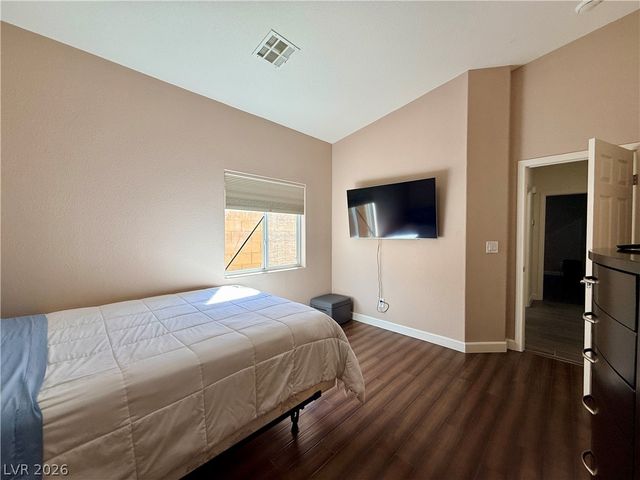 8565 Hogan Falls Circle, Las Vegas, NV 89123