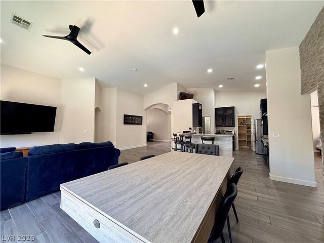 8565 Hogan Falls Circle, Las Vegas, NV 89123