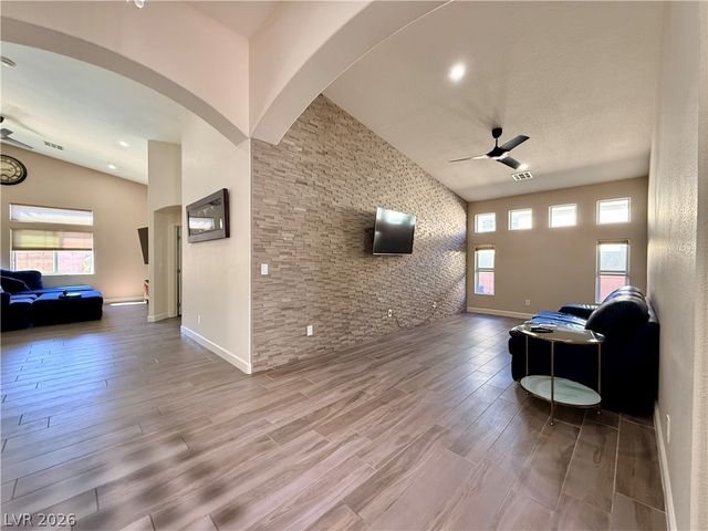 8565 Hogan Falls Circle, Las Vegas, NV 89123