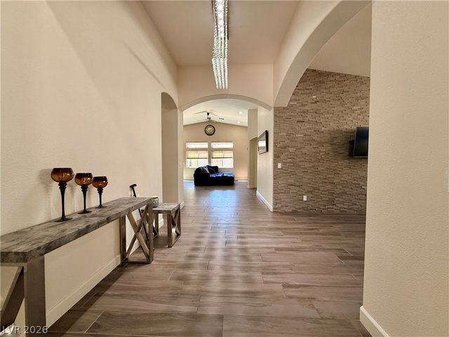 8565 Hogan Falls Circle, Las Vegas, NV 89123