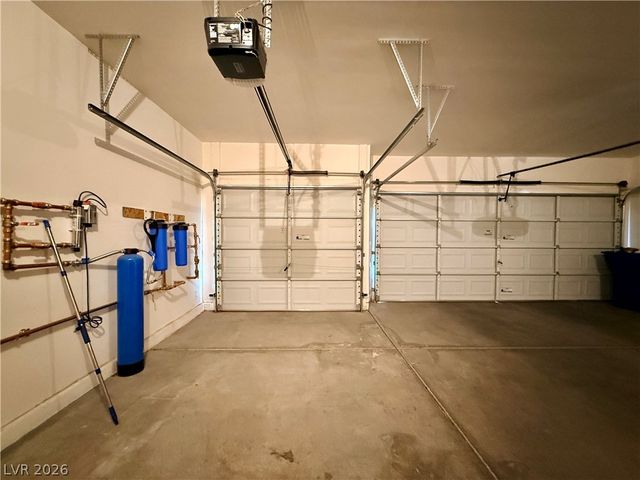 8565 Hogan Falls Circle, Las Vegas, NV 89123