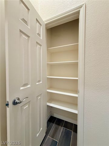 8565 Hogan Falls Circle, Las Vegas, NV 89123