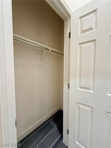 8565 Hogan Falls Circle, Las Vegas, NV 89123