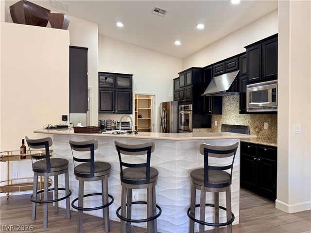 8565 Hogan Falls Circle, Las Vegas, NV 89123