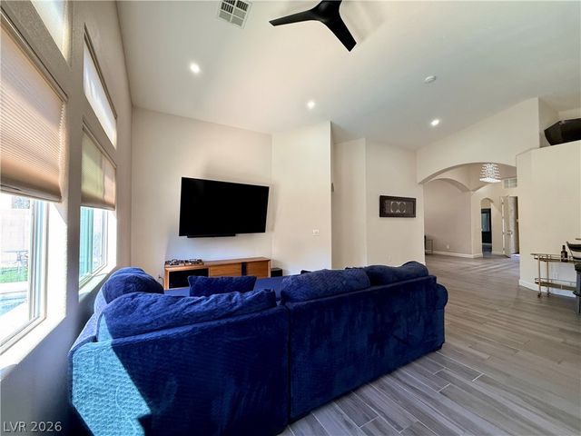 8565 Hogan Falls Circle, Las Vegas, NV 89123