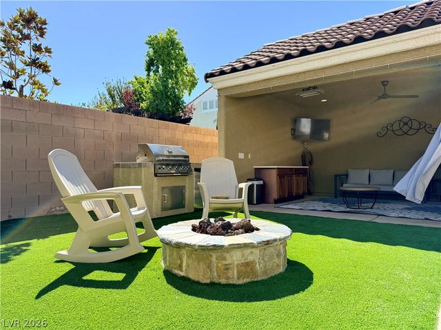 8565 Hogan Falls Circle, Las Vegas, NV 89123