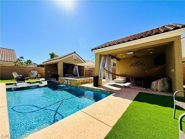 8565 Hogan Falls Circle, Las Vegas, NV 89123