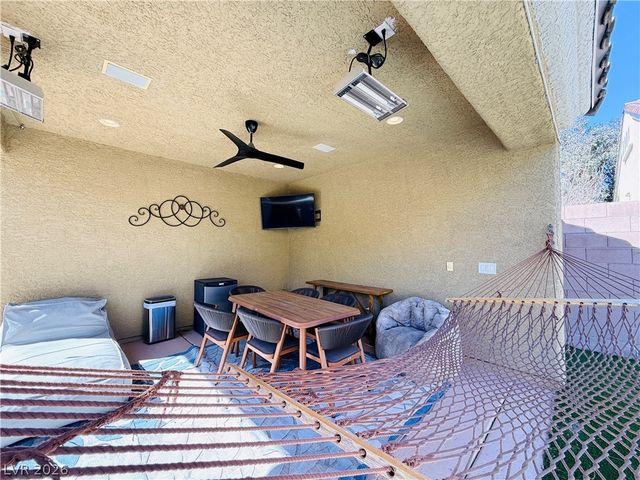 8565 Hogan Falls Circle, Las Vegas, NV 89123