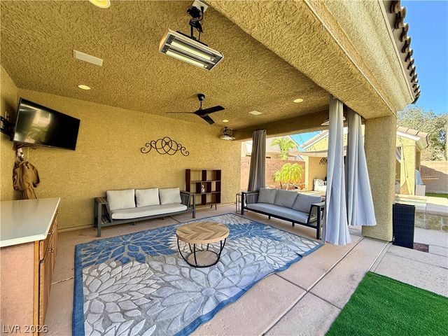 8565 Hogan Falls Circle, Las Vegas, NV 89123