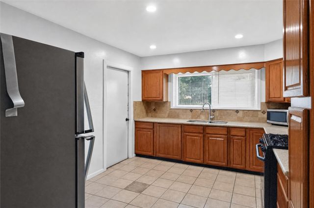 6615 Beldart Street, Houston, TX 77087