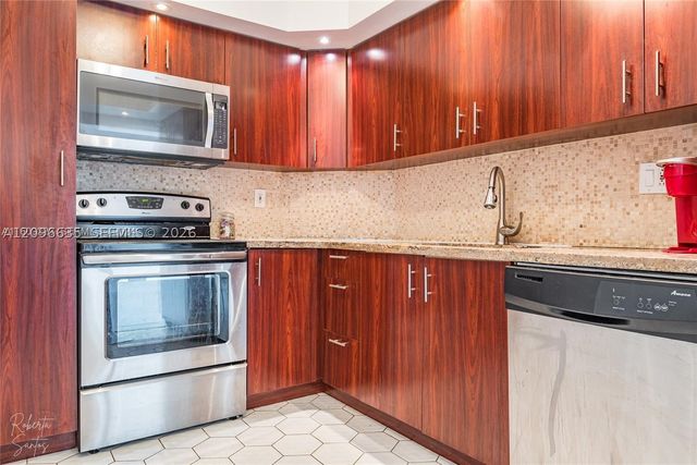 500 Bayview Dr 1227, Sunny Isles Beach, FL 33160