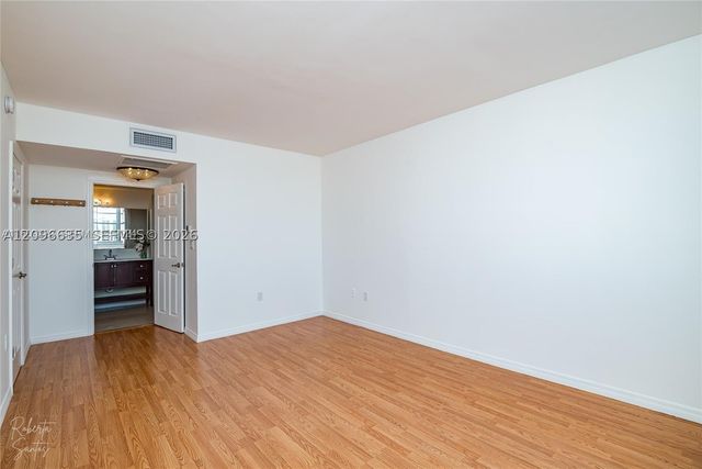 500 Bayview Dr 1227, Sunny Isles Beach, FL 33160