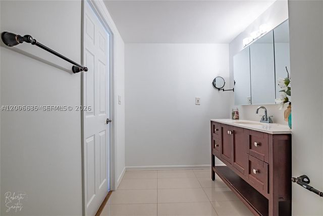 500 Bayview Dr 1227, Sunny Isles Beach, FL 33160