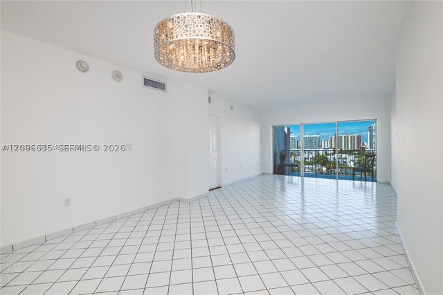 500 Bayview Dr 1227, Sunny Isles Beach, FL 33160