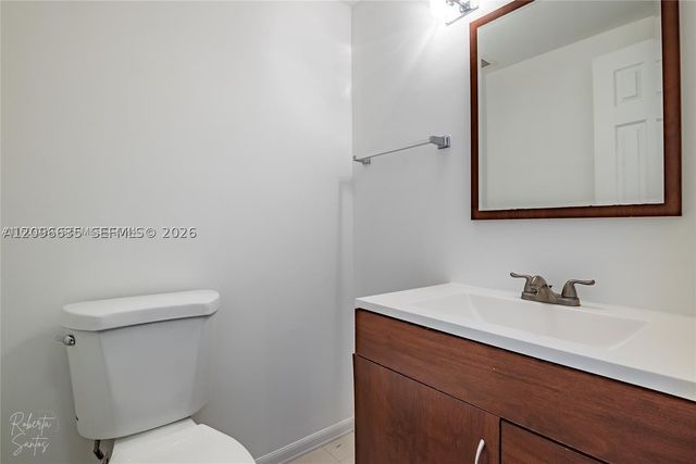 500 Bayview Dr 1227, Sunny Isles Beach, FL 33160