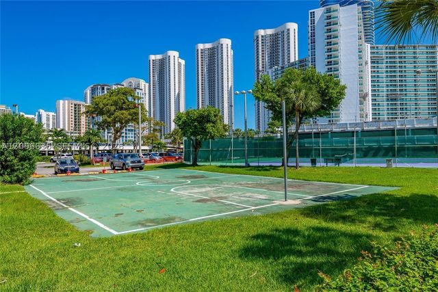 500 Bayview Dr 1227, Sunny Isles Beach, FL 33160