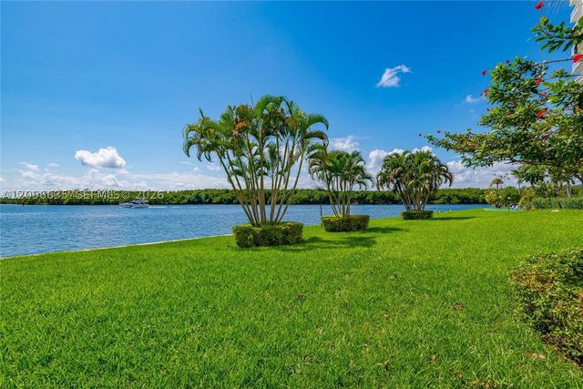 500 Bayview Dr 1227, Sunny Isles Beach, FL 33160